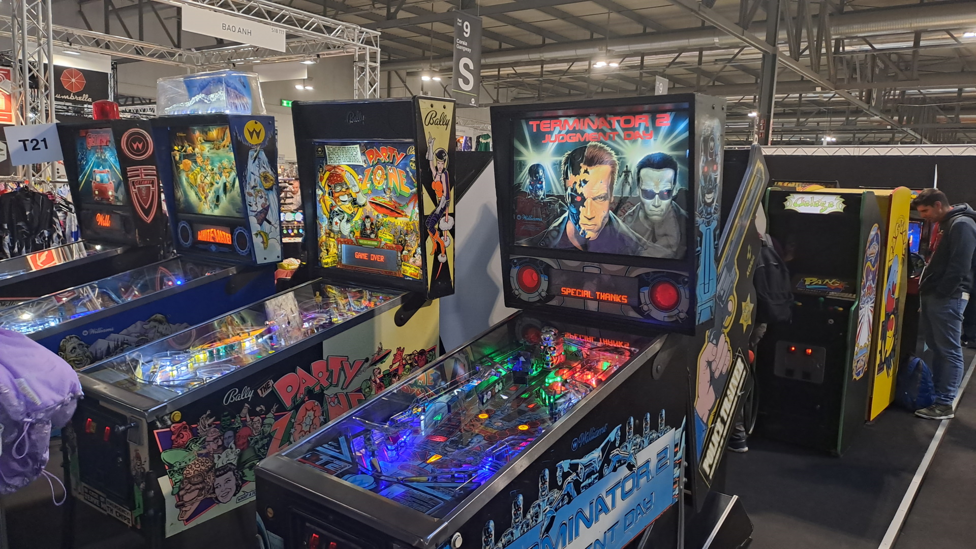 Per chi ama il vintage, una bella partita a flipper...