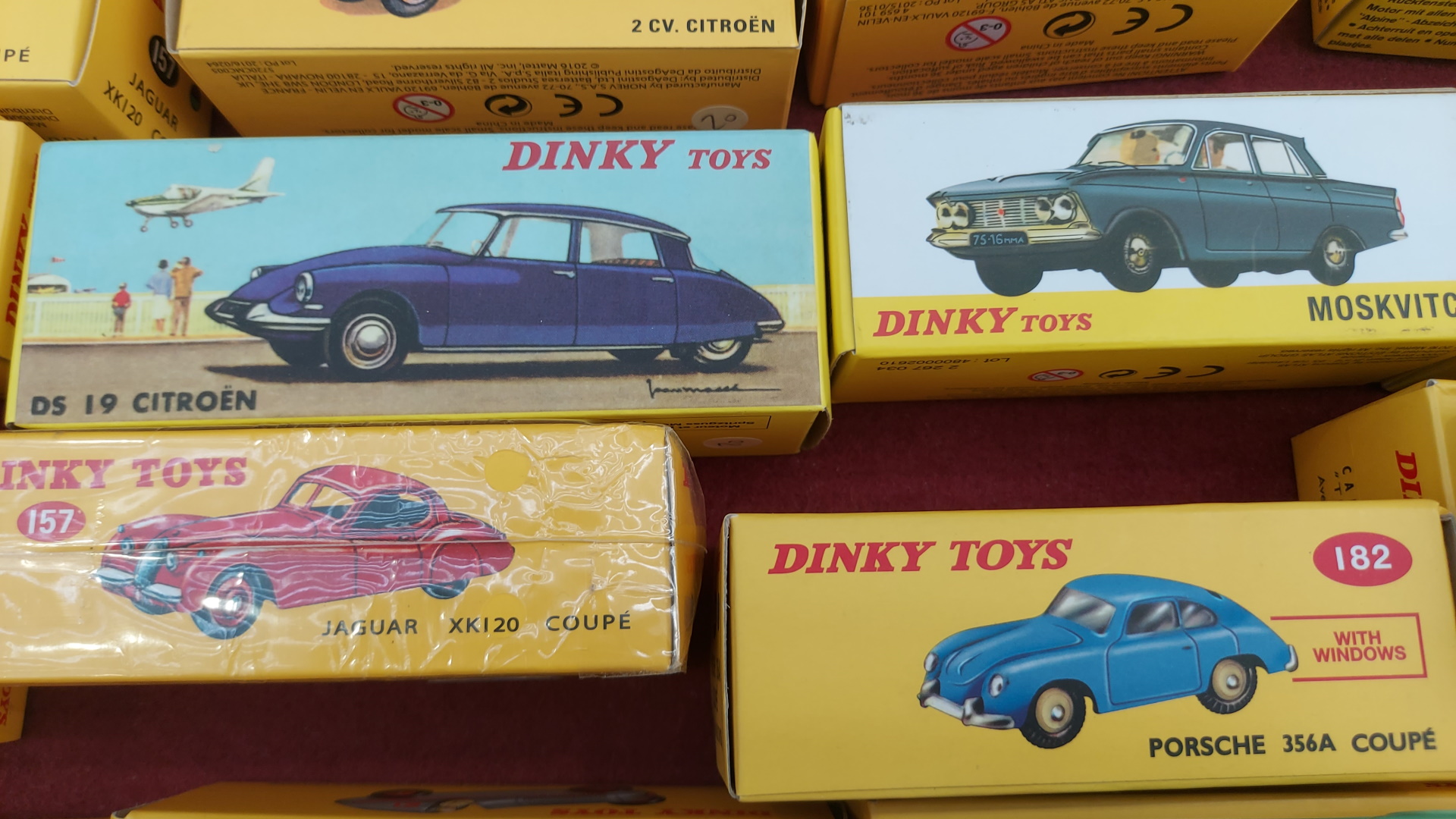 Quattro modellini iconici, tra cui la Porsche 356A Coupé