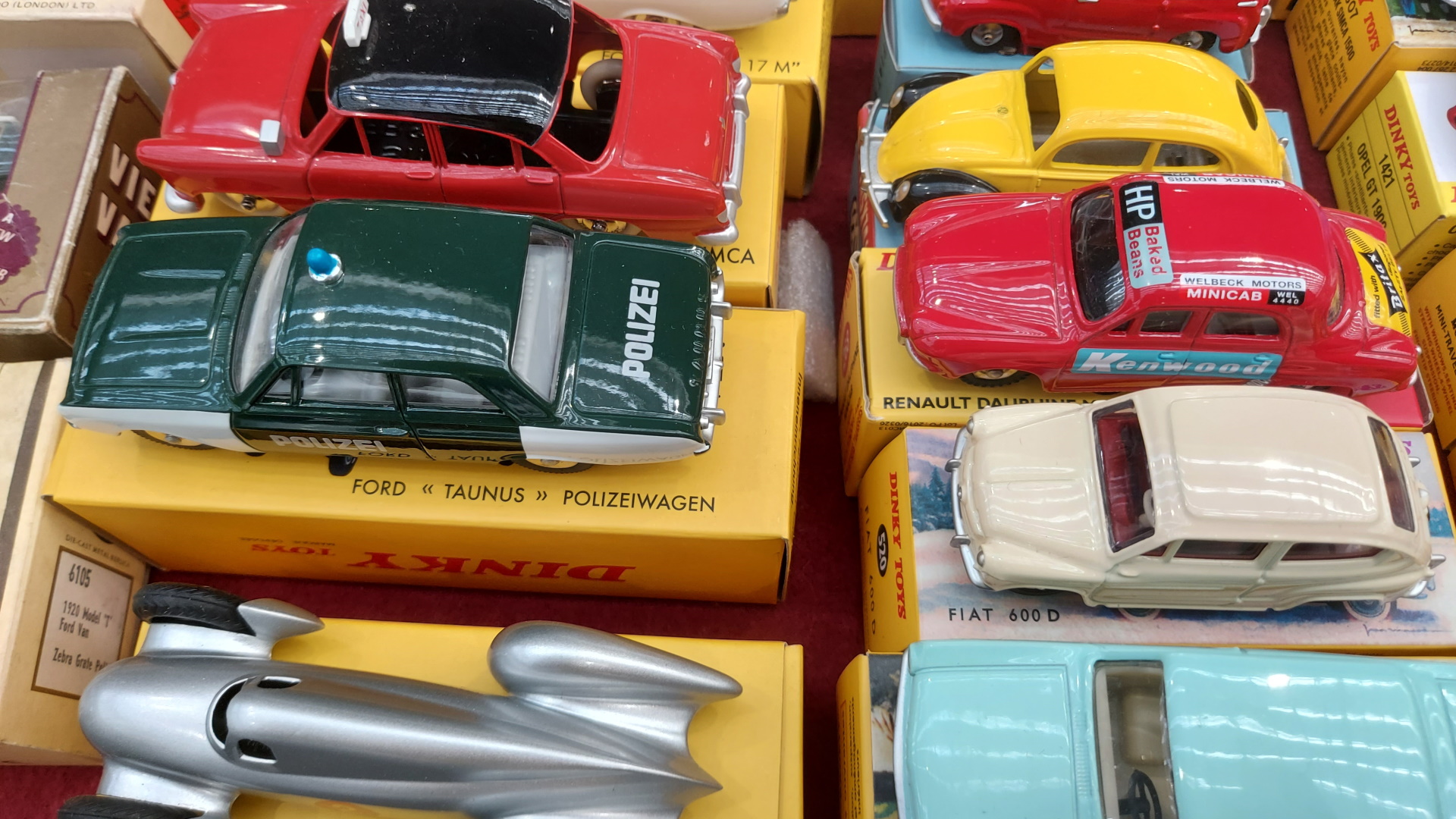 Ovviamente, i collezionisti cercano l'auto ma anche il box originale