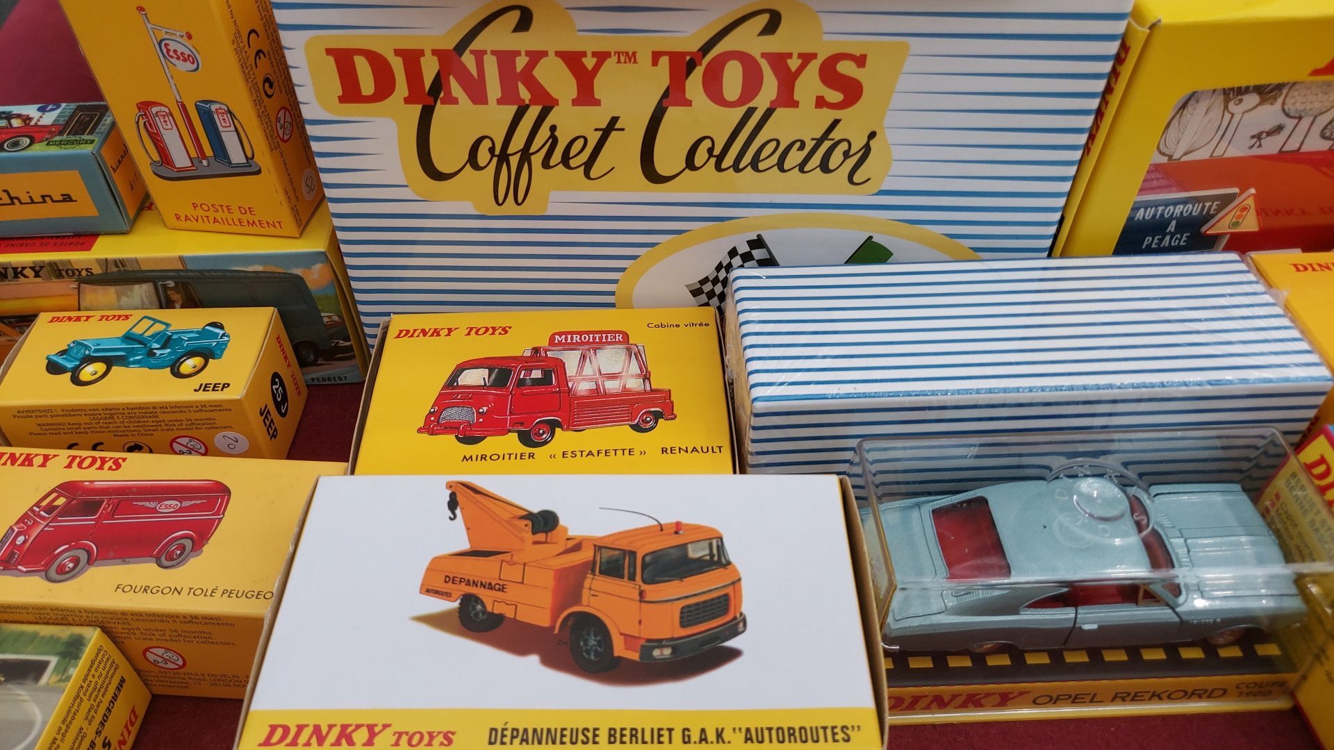 L'inconfondibile scritta dell'azienda britannica Dinky Toys