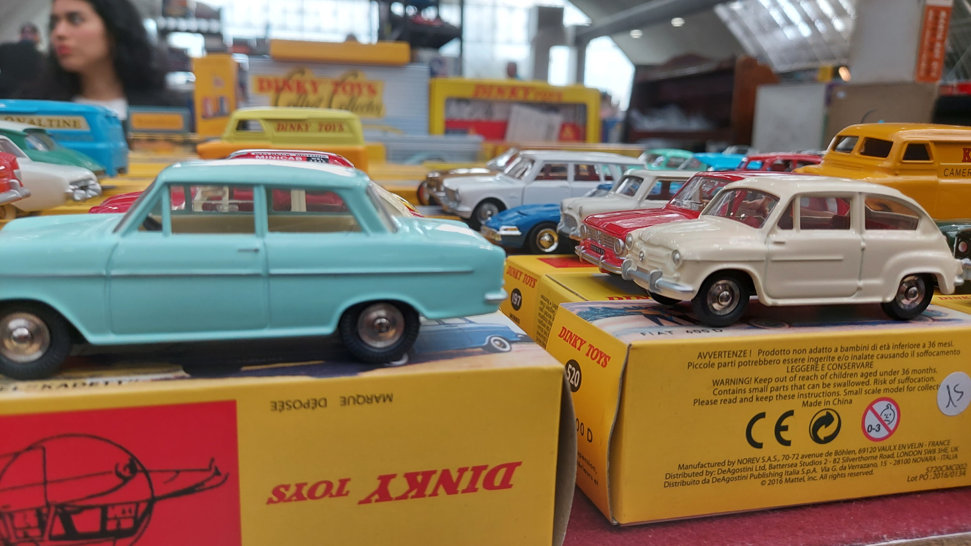 Nelle fiere di settore non mancano mai modellini Dinky Toys...