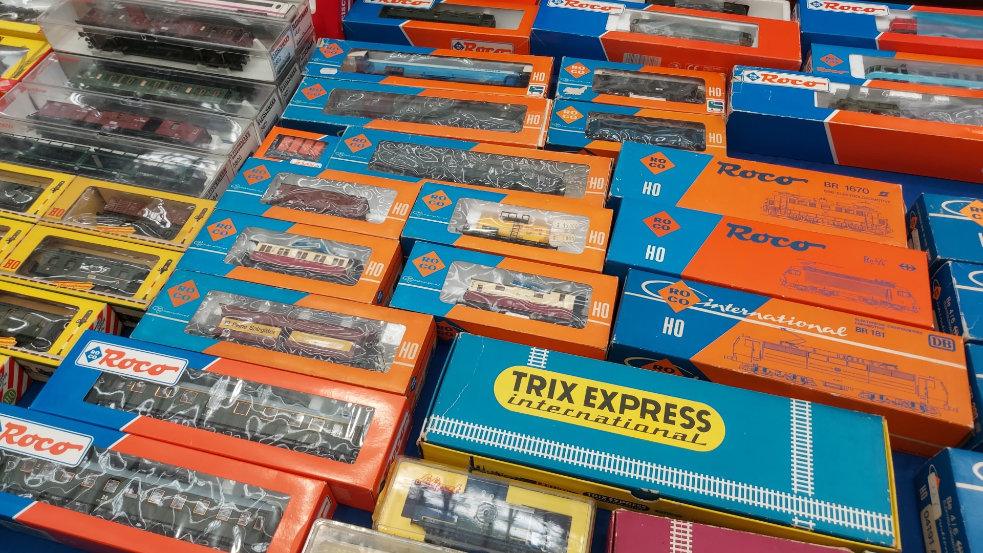 C'è davvero di tutto, anche perchè i modelli sono infiniti...