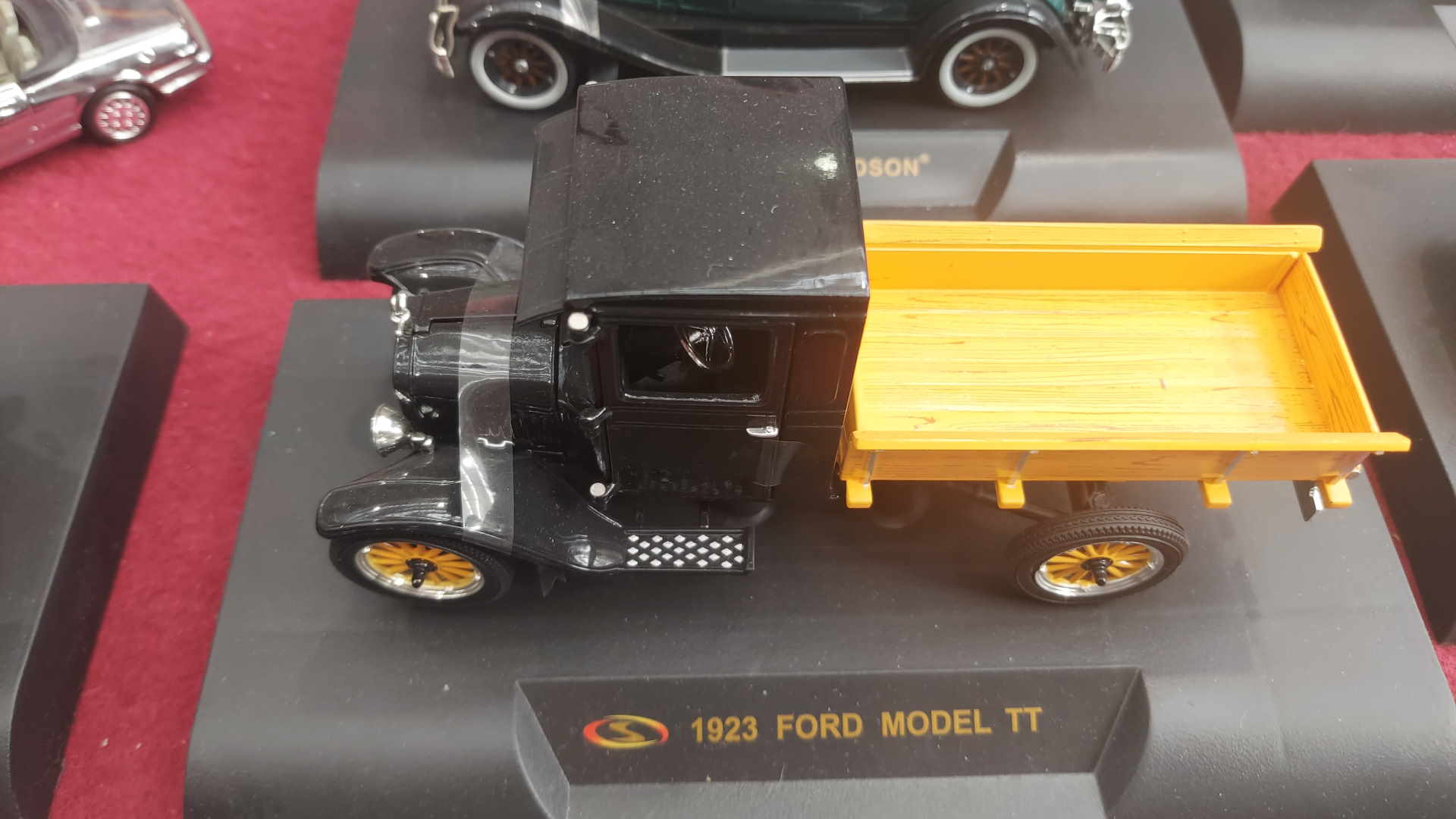 Che ne dite del modello Ford Model TT del lontano 1923?