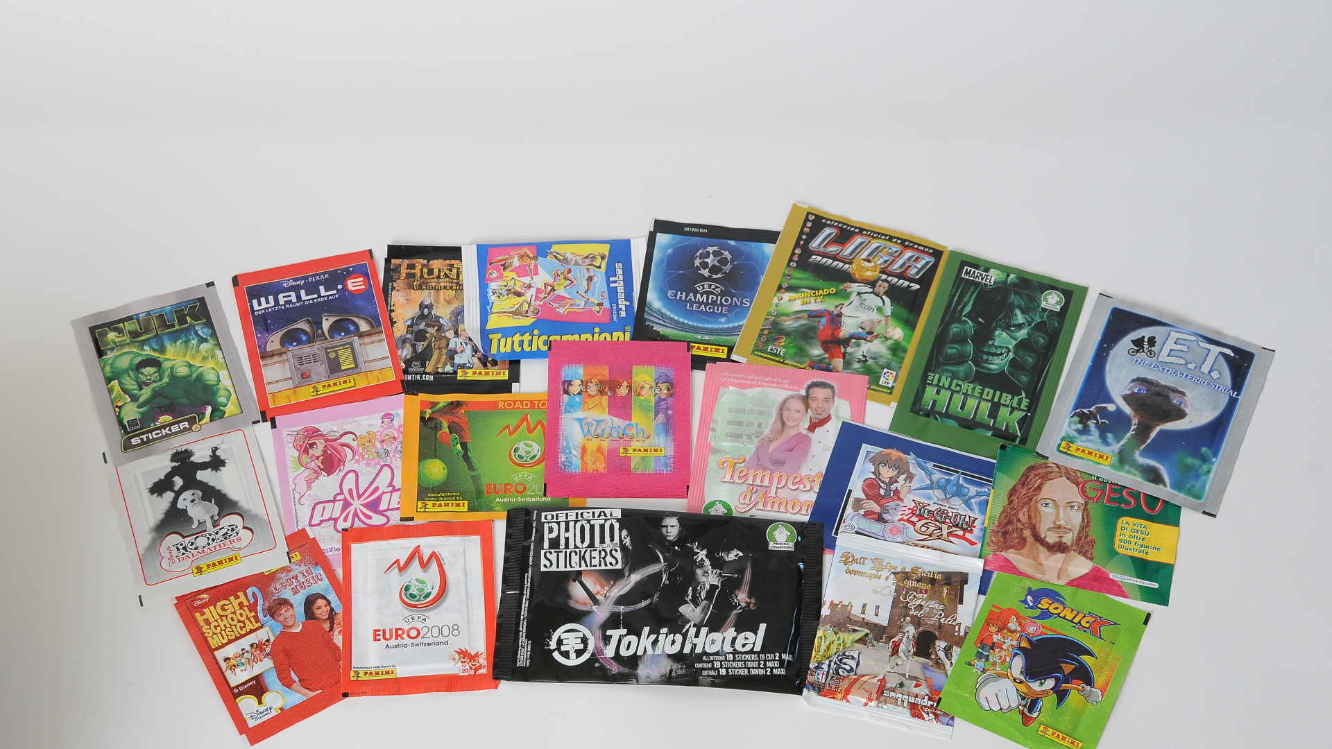 Un bel mix di bustine di varie collezioni. Ne avete aperte qualcuna di queste?