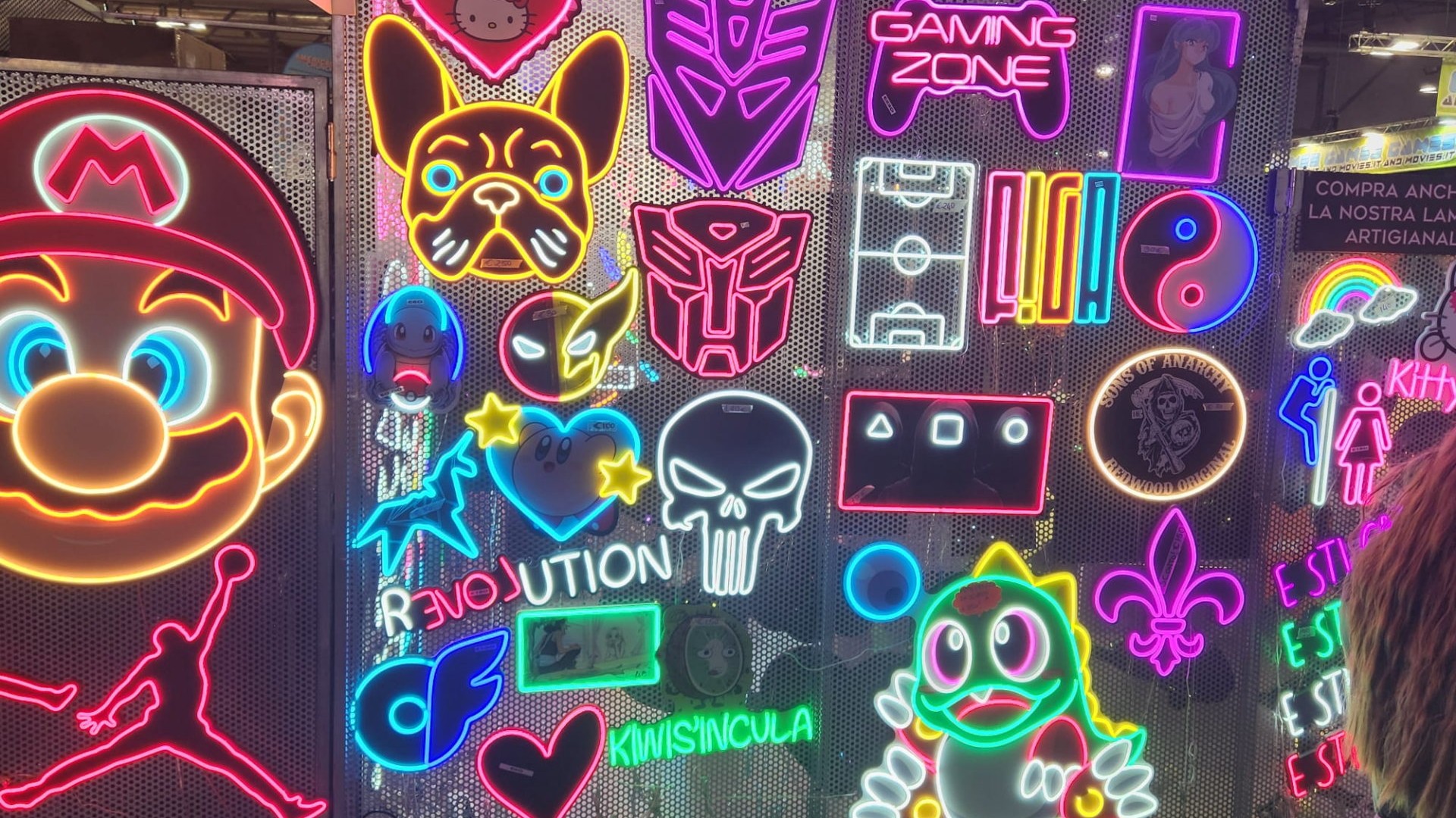 Accesi sono ancora più belli e riconoscibili